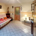 2 Bedroom Awesome In Prázdninový dům