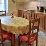 2 Bedroom Awesome In Prázdninový dům Bas-en-Basset