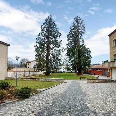 2 Bedroom Awesome Home In Bas-En-Basset *
