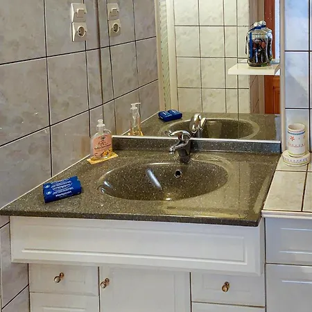 بيت للعطل 2 Bedroom Lovely In *