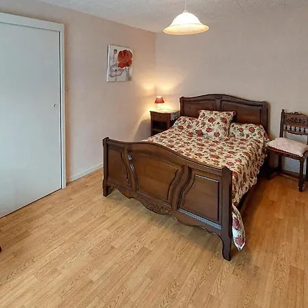 بيت للعطل 2 Bedroom Lovely In Bas-en-Basset